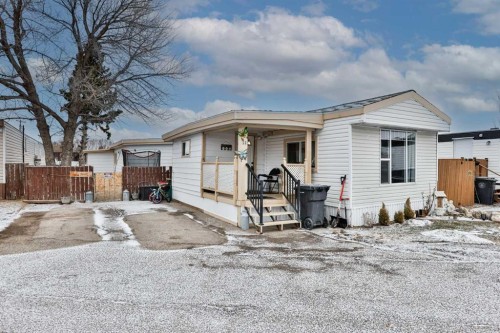 Unit 88-5301 2Nd Street, Coalhurst, AB 