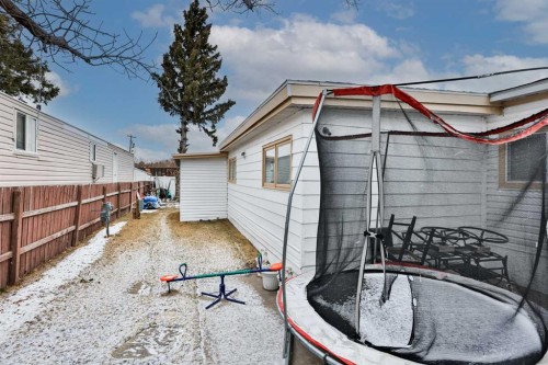 Unit 88-5301 2Nd Street, Coalhurst, AB 