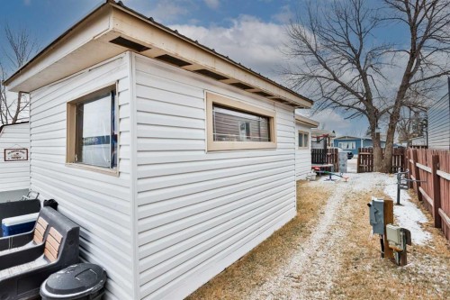 Unit 88-5301 2Nd Street, Coalhurst, AB 