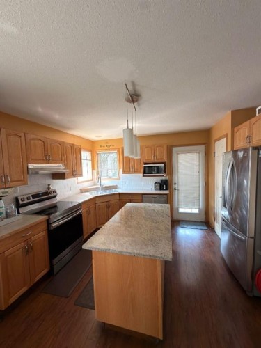 193 Uplands Boulevard North, Lethbridge, AB - Indoor Photo Showing Kitchen