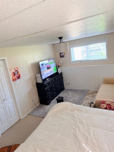 193 Uplands Boulevard North, Lethbridge, AB - Indoor Photo Showing Bedroom