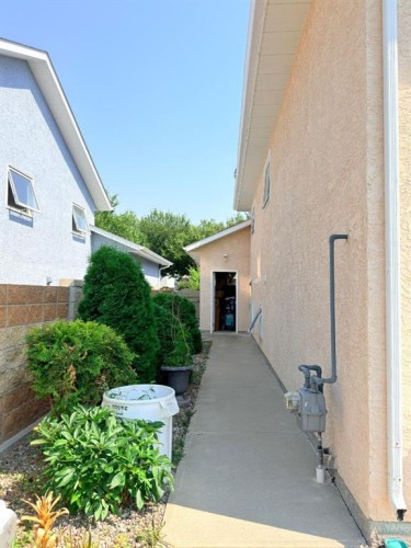 193 Uplands Boulevard North, Lethbridge, AB - Outdoor With Exterior