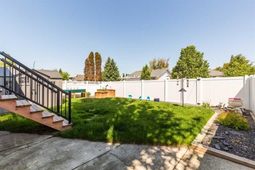 230 Heritage Close West, Lethbridge, AB 