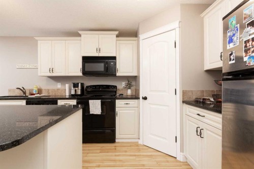 2-895 Mt Sundance Manor West, Lethbridge, AB 
