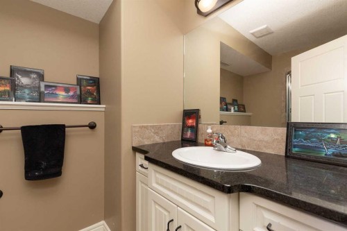 879 Mt Sundance Manor West, Lethbridge, AB 