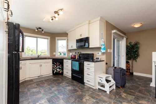 879 Mt Sundance Manor West, Lethbridge, AB 