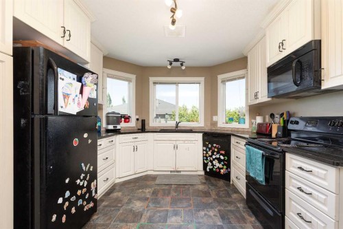 879 Mt Sundance Manor West, Lethbridge, AB 