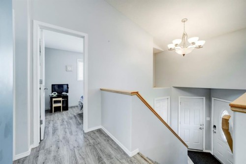 571 Blackfoot Manor West, Lethbridge, AB - Indoor Photo Showing Other Room