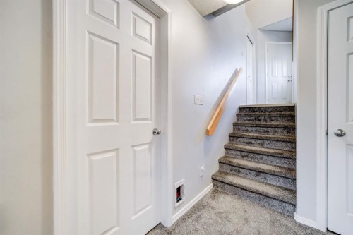 571 Blackfoot Manor West, Lethbridge, AB - Indoor Photo Showing Other Room