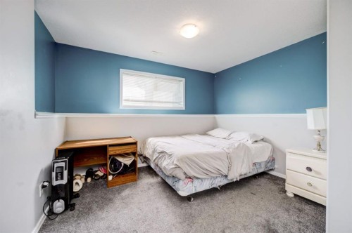 571 Blackfoot Manor West, Lethbridge, AB - Indoor Photo Showing Bedroom