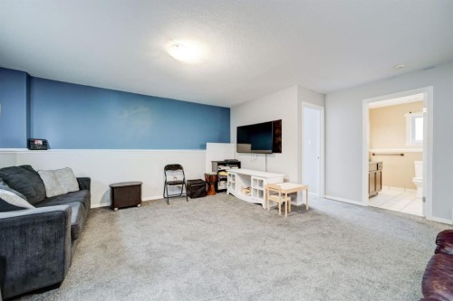 571 Blackfoot Manor West, Lethbridge, AB - Indoor Photo Showing Other Room