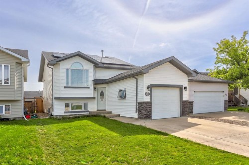 571 Blackfoot Manor West, Lethbridge, AB - Outdoor With Facade