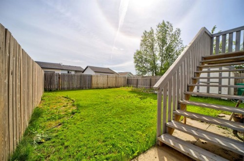 571 Blackfoot Manor West, Lethbridge, AB - Outdoor