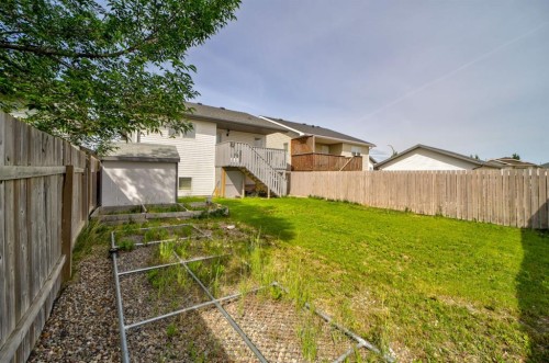 571 Blackfoot Manor West, Lethbridge, AB - Outdoor