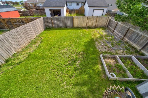 571 Blackfoot Manor West, Lethbridge, AB - Outdoor
