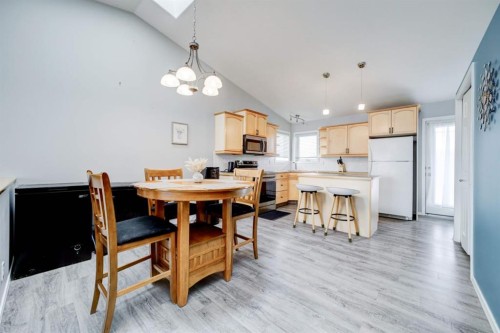 571 Blackfoot Manor West, Lethbridge, AB - Indoor