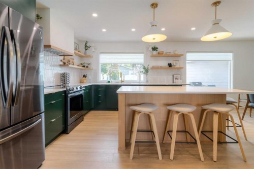 80 Lafayette Boulevard West, Lethbridge, AB - Indoor Photo Showing Kitchen With Upgraded Kitchen