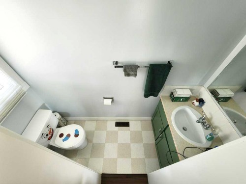 667 21St Street, Fort Macleod, AB - Indoor Photo Showing Bathroom