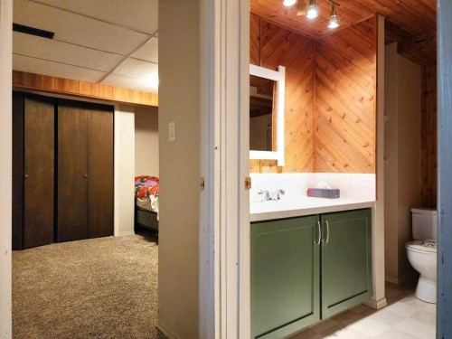 667 21St Street, Fort Macleod, AB - Indoor Photo Showing Bathroom