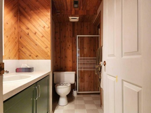 667 21St Street, Fort Macleod, AB - Indoor Photo Showing Bathroom