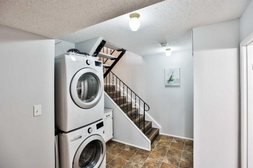 24-5 Acadia Road West, Lethbridge, AB - Indoor Photo Showing Laundry Room