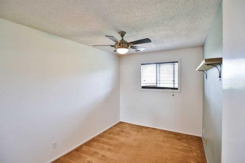 24-5 Acadia Road West, Lethbridge, AB - Indoor Photo Showing Other Room