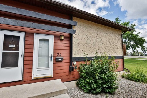 24-5 Acadia Road West, Lethbridge, AB - Outdoor With Exterior