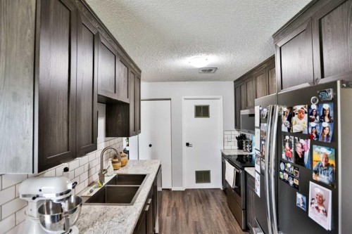 24-5 Acadia Road West, Lethbridge, AB - Indoor Photo Showing Kitchen With Double Sink With Upgraded Kitchen
