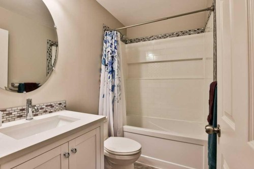 5217 38 Avenue, Taber, AB - Indoor Photo Showing Bathroom