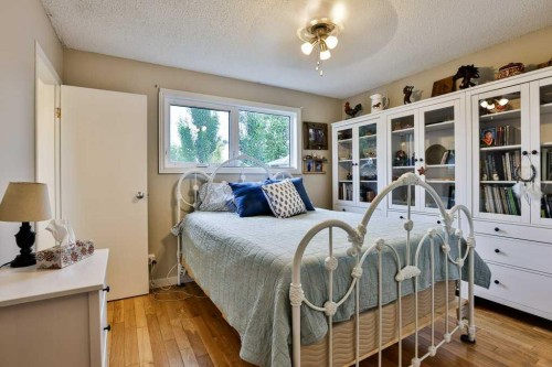5217 38 Avenue, Taber, AB - Indoor Photo Showing Bedroom