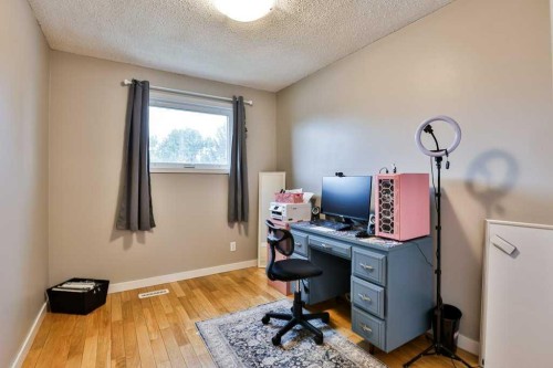 5217 38 Avenue, Taber, AB - Indoor Photo Showing Office