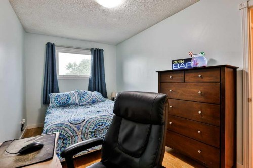 5217 38 Avenue, Taber, AB - Indoor Photo Showing Bedroom