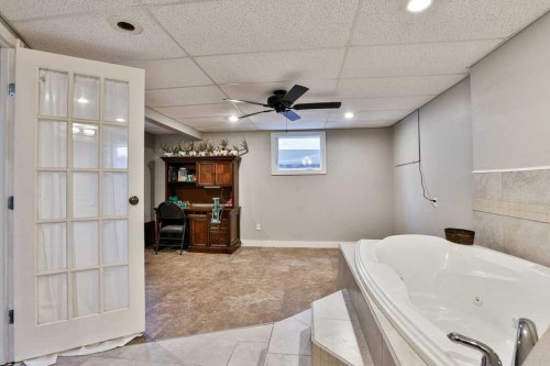 5217 38 Avenue, Taber, AB - Indoor