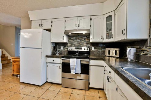 5217 38 Avenue, Taber, AB - Indoor Photo Showing Kitchen