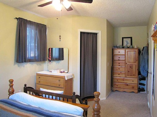 4923 52 Avenue, Taber, AB - Indoor Photo Showing Bedroom