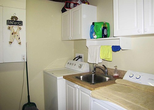 4923 52 Avenue, Taber, AB - Indoor Photo Showing Laundry Room