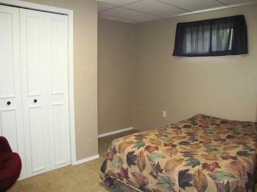 4923 52 Avenue, Taber, AB - Indoor Photo Showing Bedroom