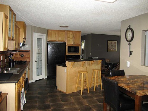 4923 52 Avenue, Taber, AB - Indoor Photo Showing Kitchen With Double Sink