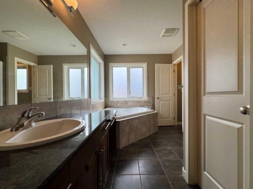 422 Lynx Terrace North, Lethbridge, AB 