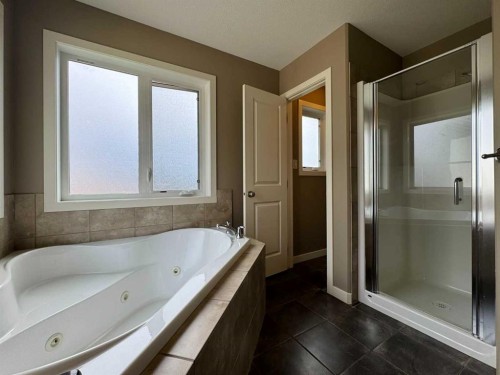 422 Lynx Terrace North, Lethbridge, AB 