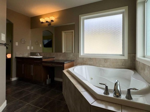 422 Lynx Terrace North, Lethbridge, AB 