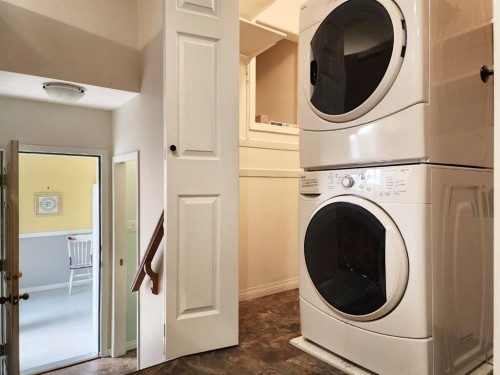 2211 10 Avenue South, Lethbridge, AB - Indoor Photo Showing Laundry Room