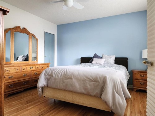 2211 10 Avenue South, Lethbridge, AB - Indoor Photo Showing Bedroom
