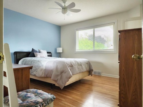 2211 10 Avenue South, Lethbridge, AB - Indoor Photo Showing Bedroom