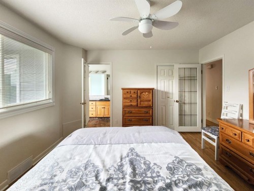 2211 10 Avenue South, Lethbridge, AB - Indoor Photo Showing Bedroom