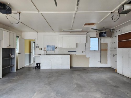 2211 10 Avenue South, Lethbridge, AB - Indoor