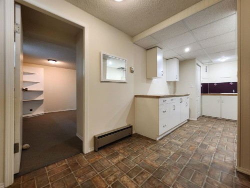 2211 10 Avenue South, Lethbridge, AB - Indoor
