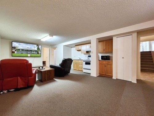 2211 10 Avenue South, Lethbridge, AB - Indoor Photo Showing Other Room