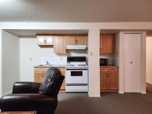 2211 10 Avenue South, Lethbridge, AB - Indoor Photo Showing Kitchen