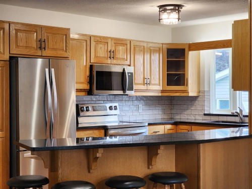 2211 10 Avenue South, Lethbridge, AB - Indoor Photo Showing Kitchen